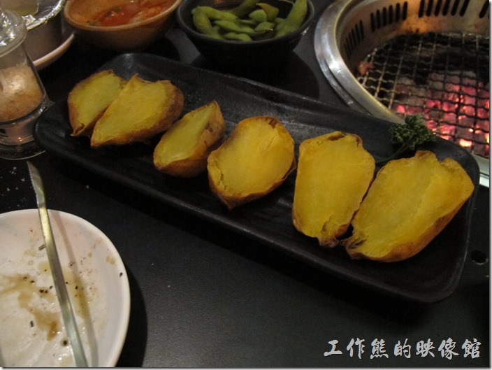 台南-舞飛日式燒烤。冰心地瓜，這地瓜冰冰涼涼的超好吃，也可以放到炭火下烤熱吃。