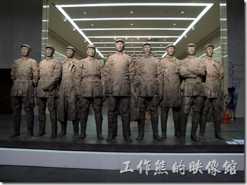 上海-中華藝術宮。紅軍長征的將領們。看到這個，我無言了….