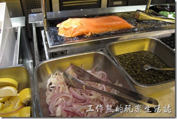 台北-寒舍艾美-探索廚房。煙燻鮭魚。