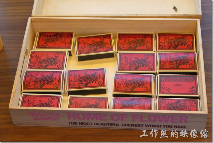 台南林百貨六樓樓梯間的HAYASHI Shop，還有火柴盒。