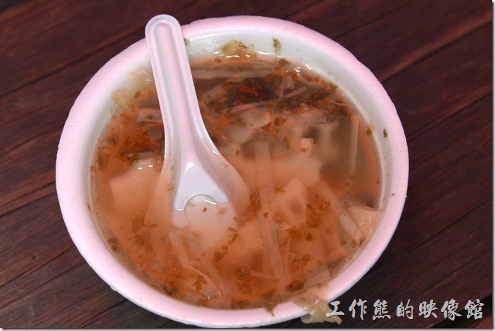 南投-青青草原午餐。竹筍湯，NT50。居然還用保麗龍盛熱湯，重點是湯頭也太淡了點。