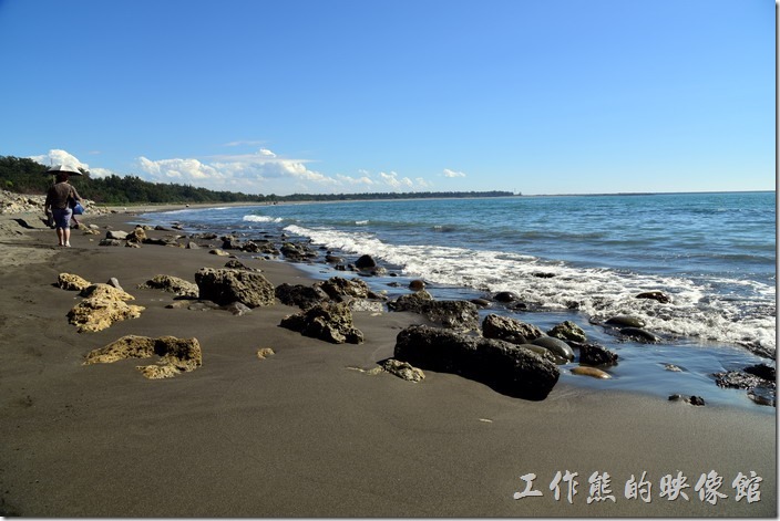 台南安平-漁光島。找個假日的午後來漁光島的海邊散步，雖然還在農曆過年期間，但漁光島這裡的人群真的不多。