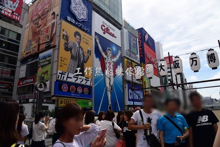 [日本大阪]道頓堀有吃不完的餐廳逛不完的商店街，跑步人、巨型廣告看板、迴轉壽司、特色星巴客