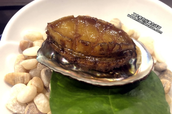 台南銀座日本料理餐廳。醬燒鮑魚：鮑魚鮮嫩爽口