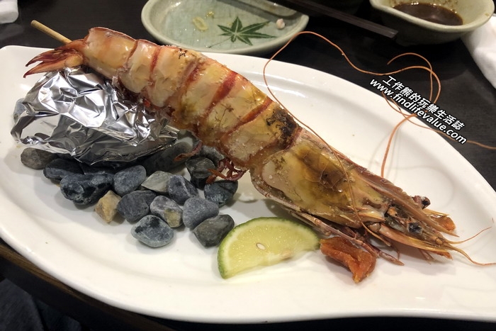 台南銀座日本料理餐廳。鹽烤大明蝦，鹽烤大蝦，美味，淋上點檸檬汁，味道更有層次。